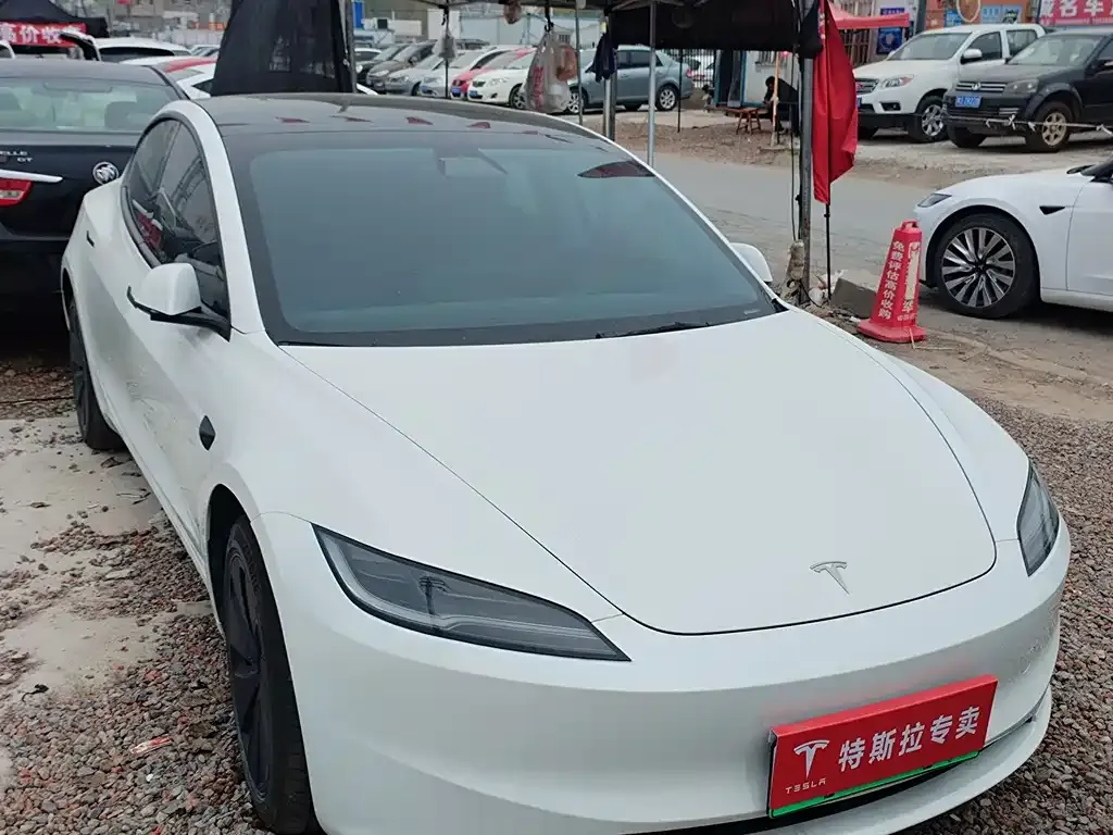 Tesla Model 3 — фото 1