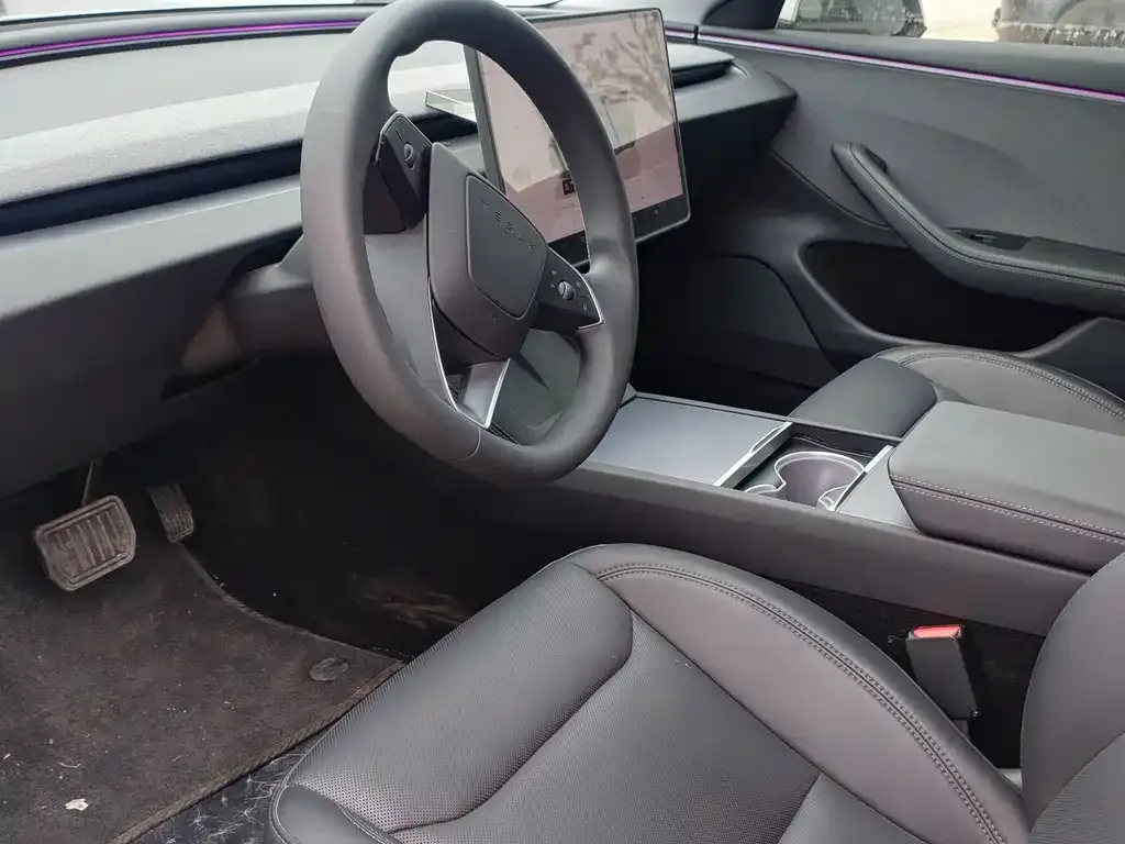 Tesla Model 3 — фото 4