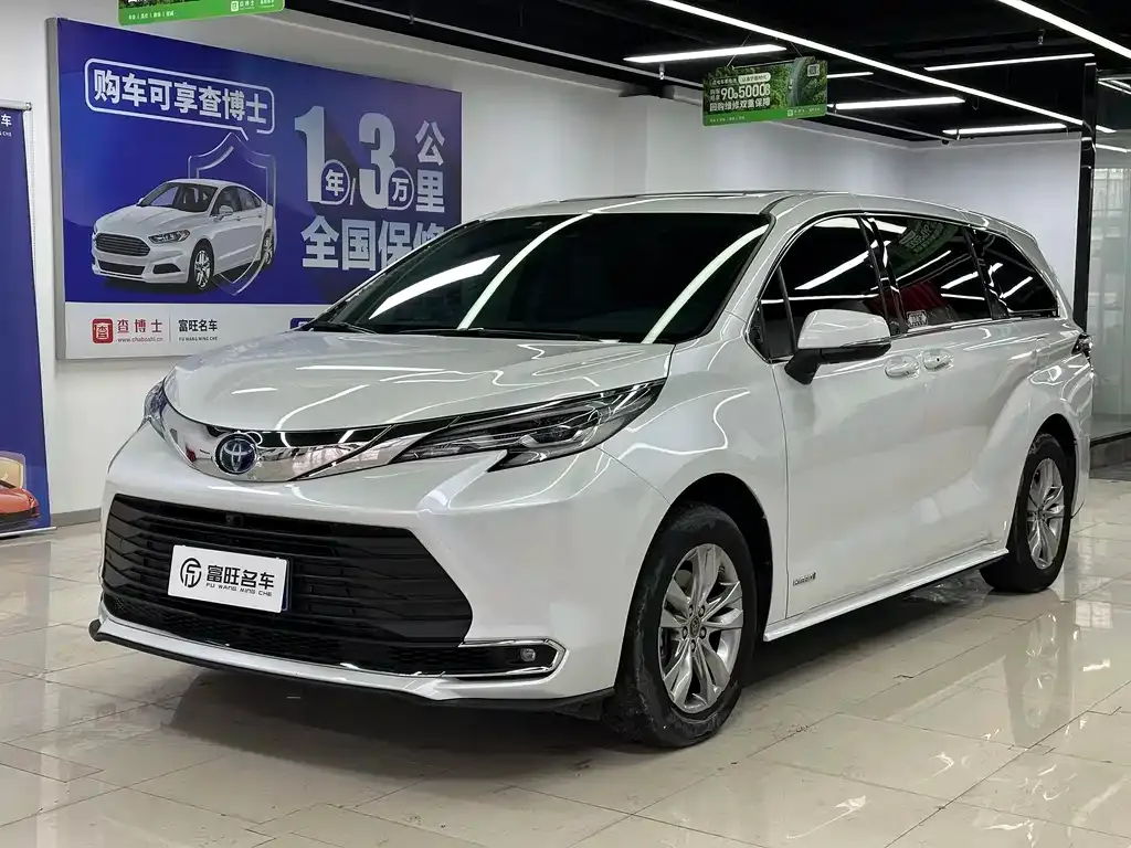 Toyota Sienna — фото 1