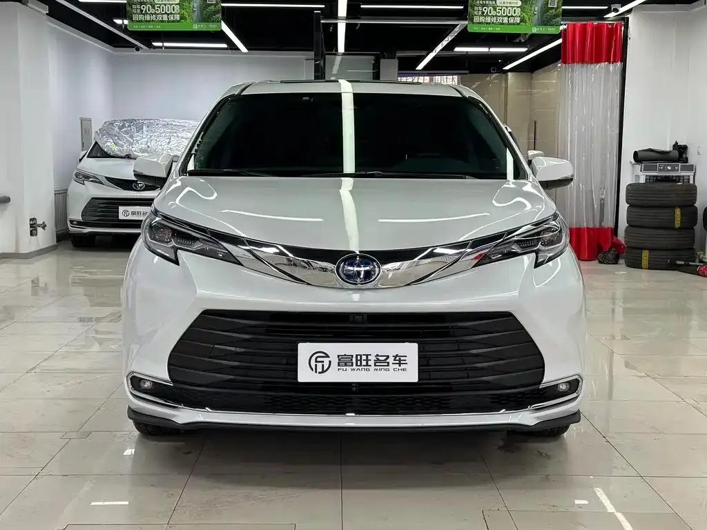Toyota Sienna — фото 9