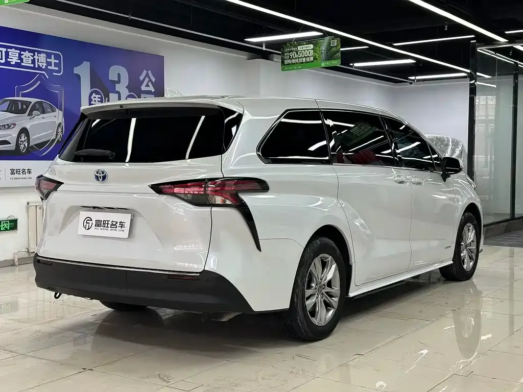 Toyota Sienna — фото 5