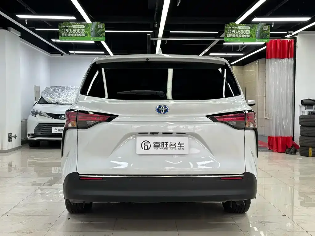 Toyota Sienna — фото 8
