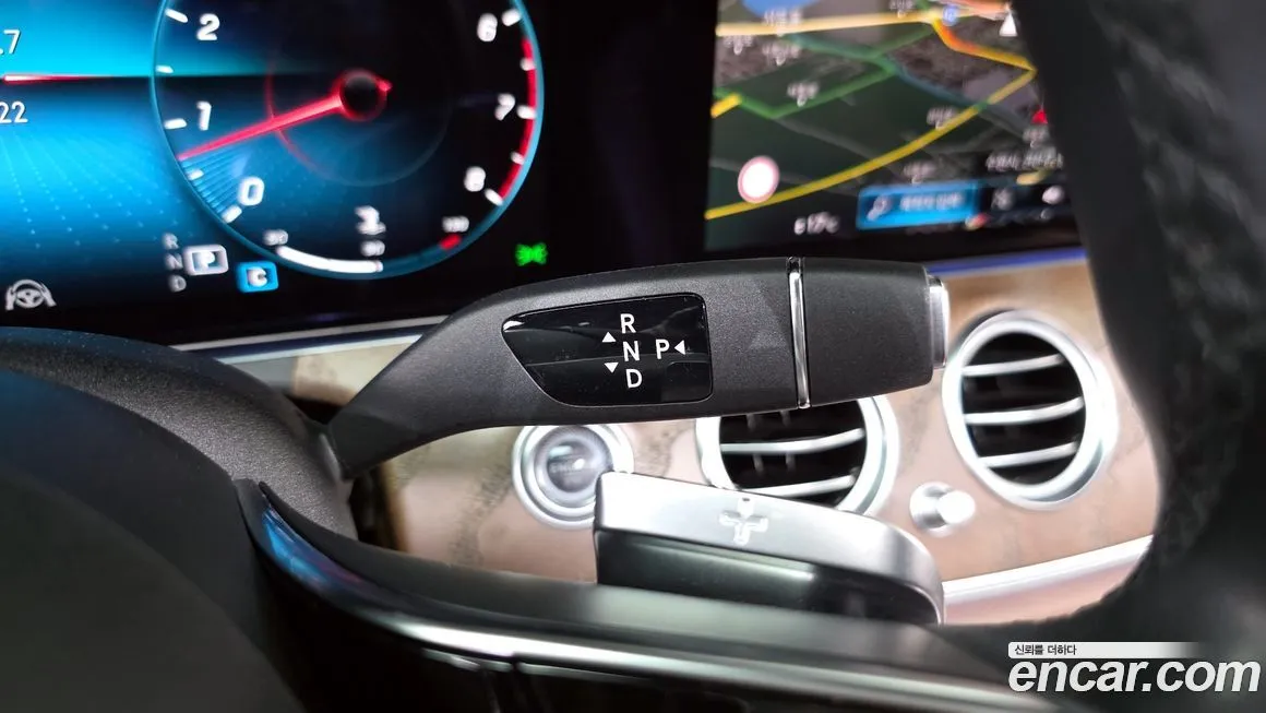 Mercedes-Benz E-Class — фото 7