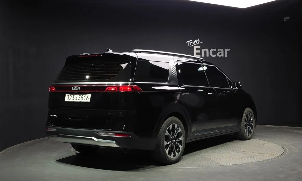 Kia Carnival — фото 8