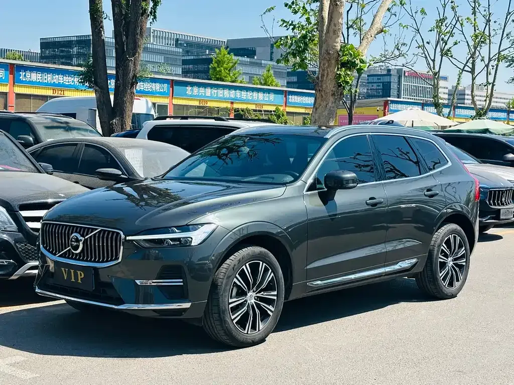 Volvo XC60 — фото 1