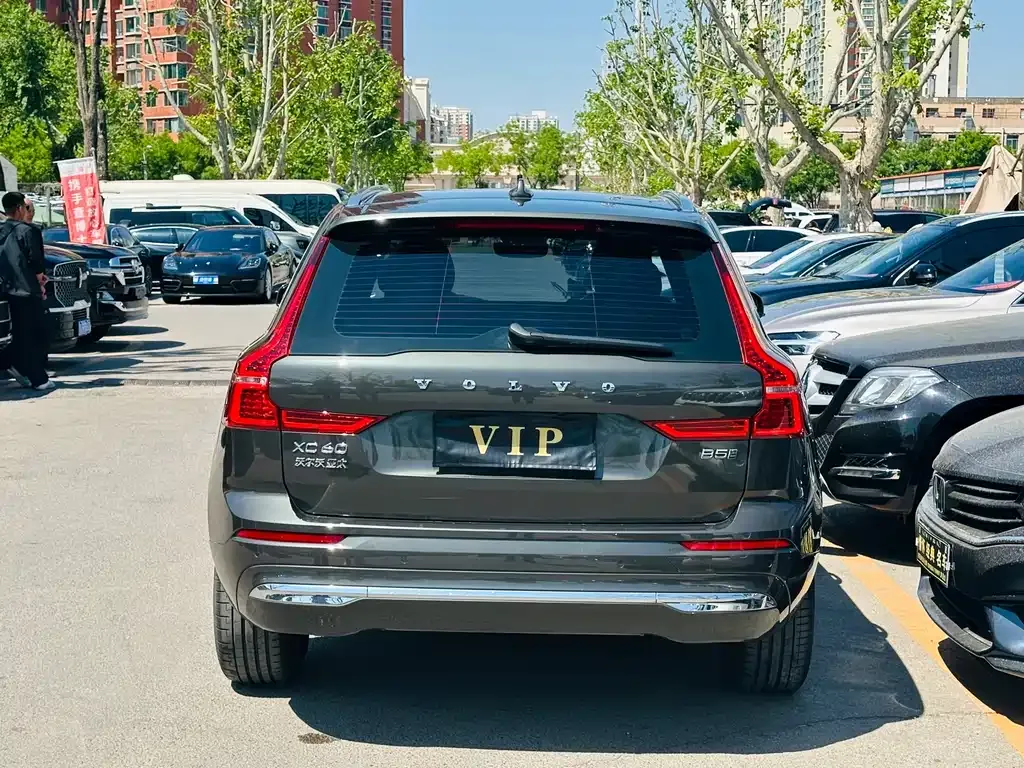 Volvo XC60 — фото 10
