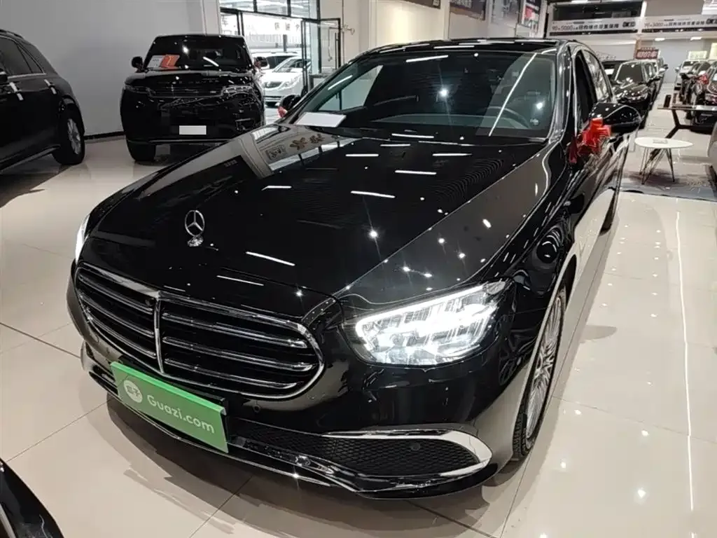 Mercedes-Benz E-Class — фото 1