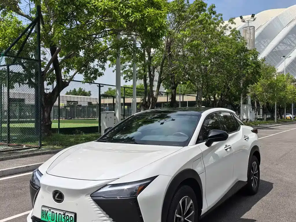 Lexus RZ