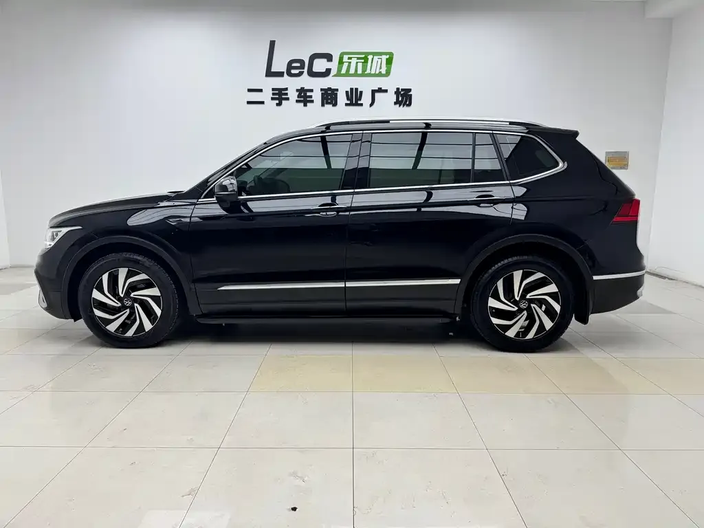 Volkswagen Tiguan L — фото 2