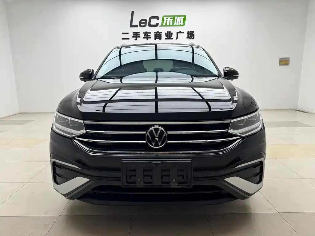 Volkswagen Tiguan L — фото 4