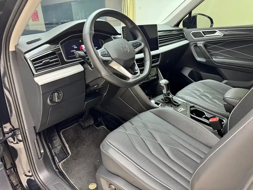 Volkswagen Tiguan L — фото 3