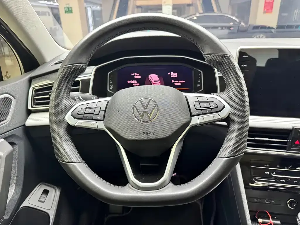 Volkswagen Tiguan L — фото 9