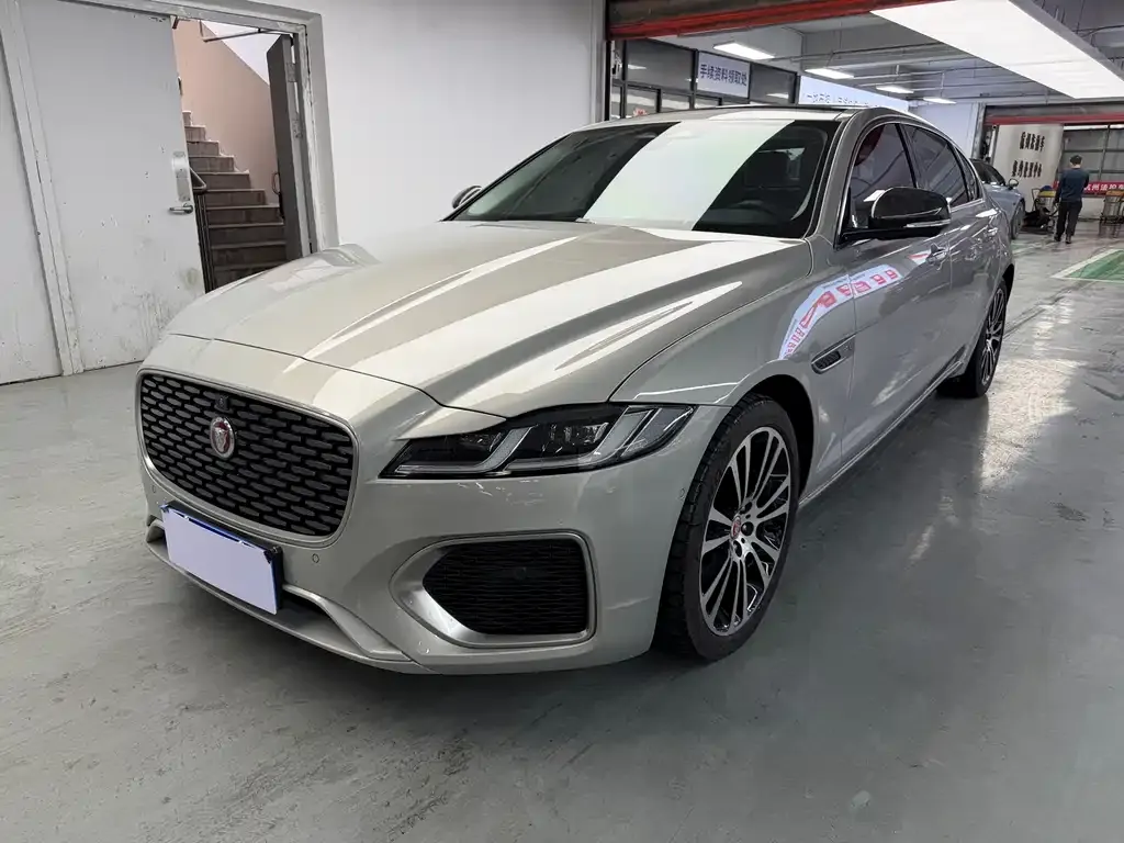 Jaguar XFL — фото 1