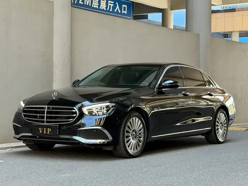 Mercedes-Benz E-Class — фото 1