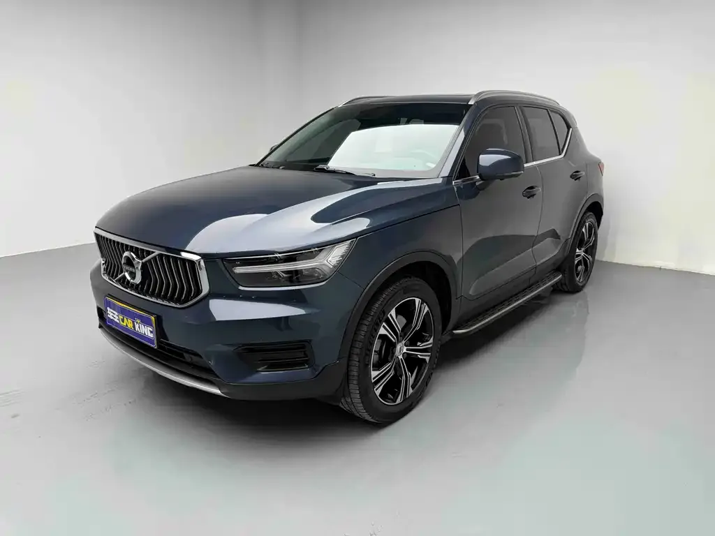 Volvo XC40 — фото 1