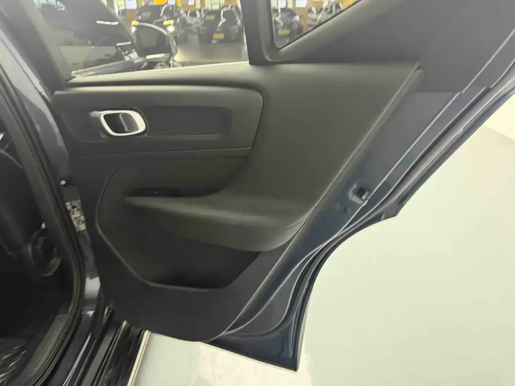 Volvo XC40 — фото 4