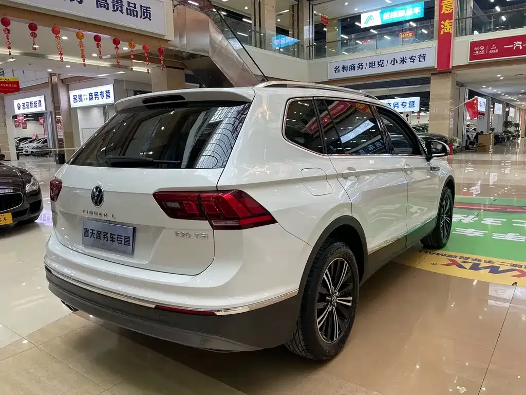 Volkswagen Tiguan L — фото 6
