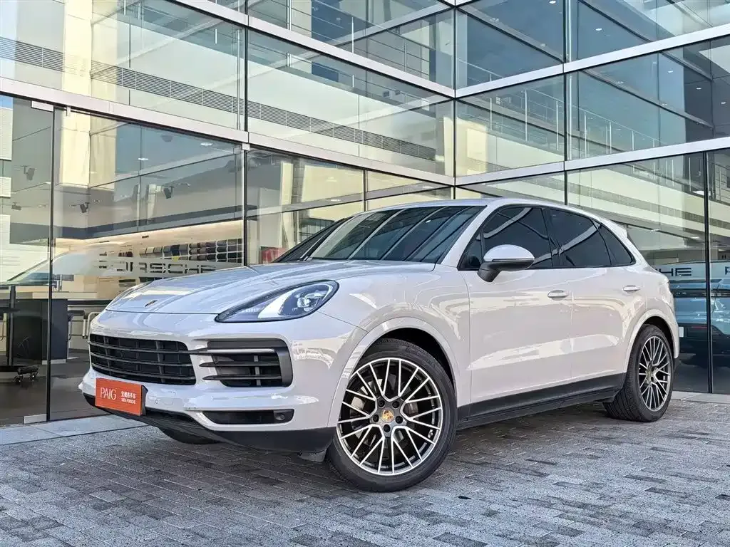 Porsche Cayenne — фото 1