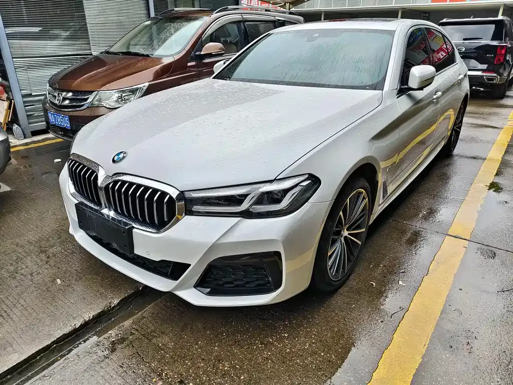 BMW 5 Series — фото 10