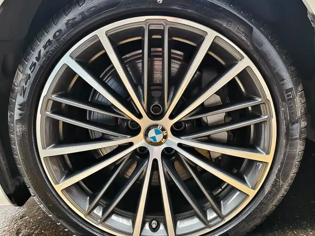 BMW 5 Series — фото 3