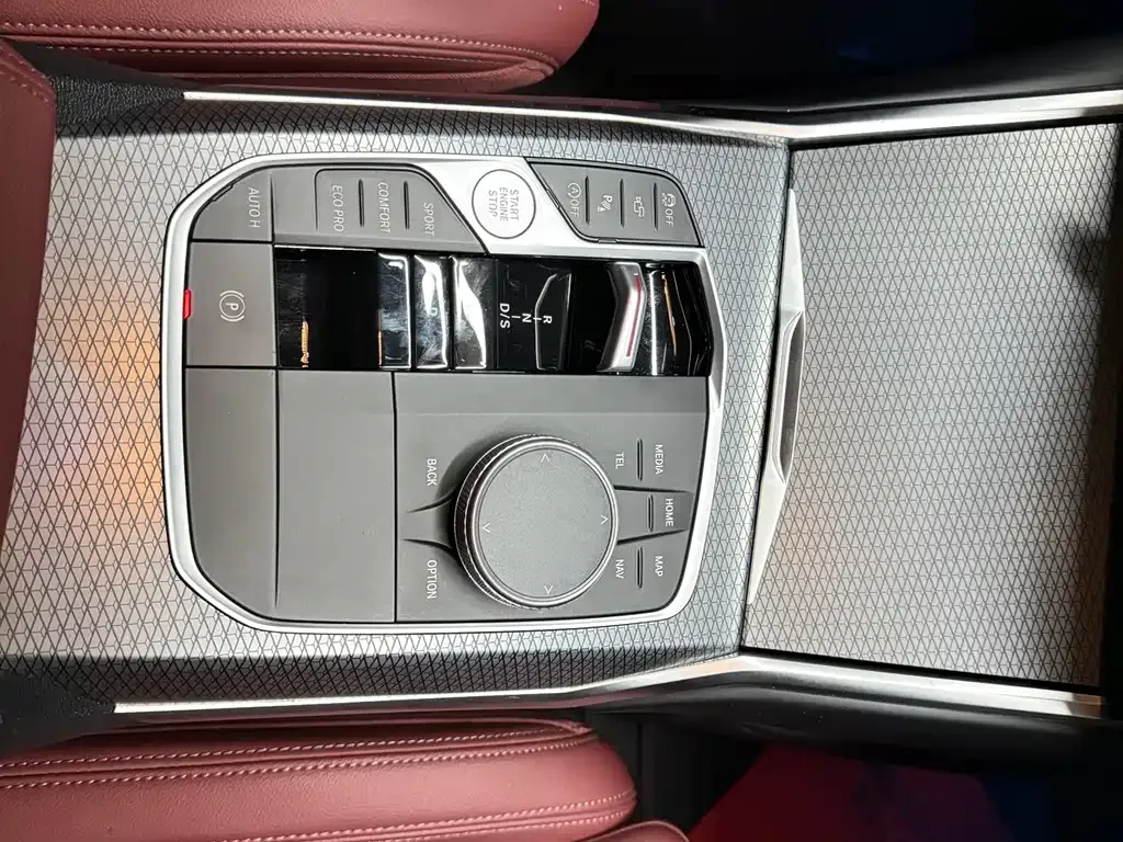 BMW 3 Series 2024 из CN, фото 10