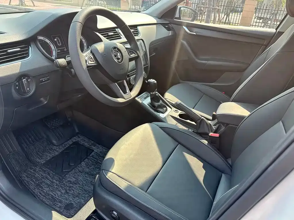 Skoda Octavia 2022 из CN, фото 3