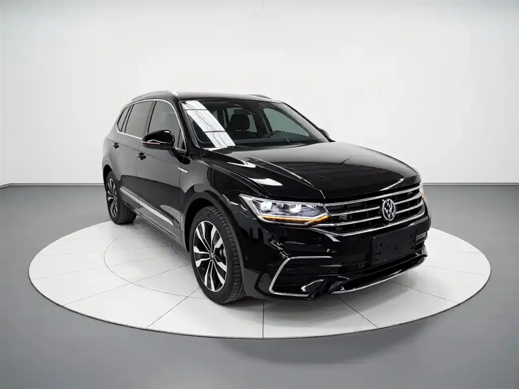 Volkswagen Tiguan L — фото 6