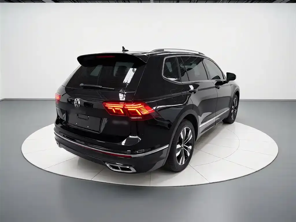 Volkswagen Tiguan L — фото 3
