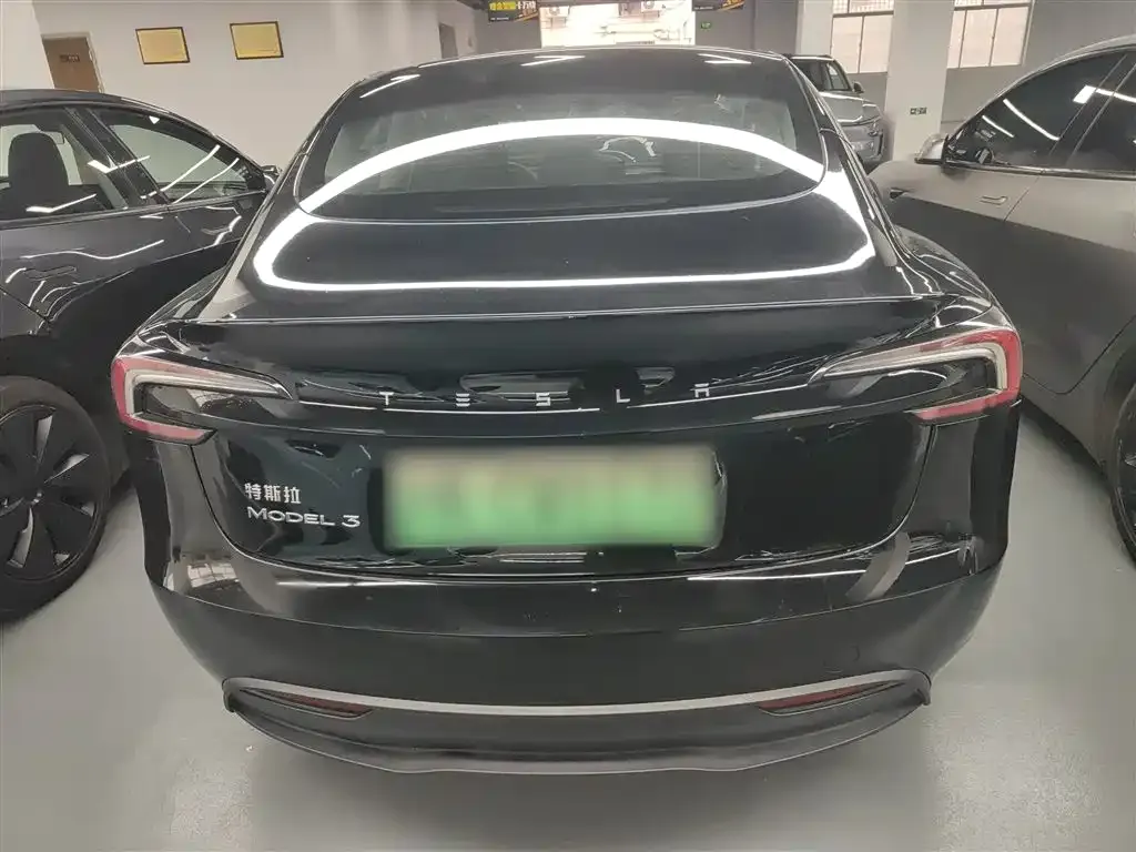 Tesla Model 3 — фото 5
