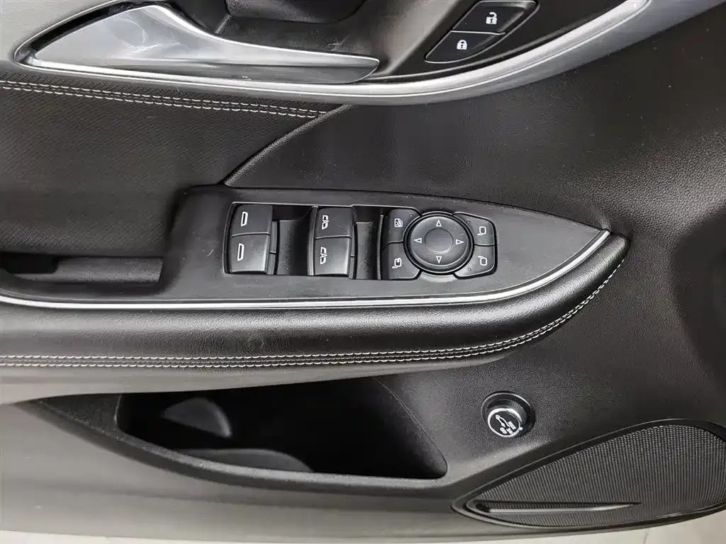 Buick Envision Plus — фото 7