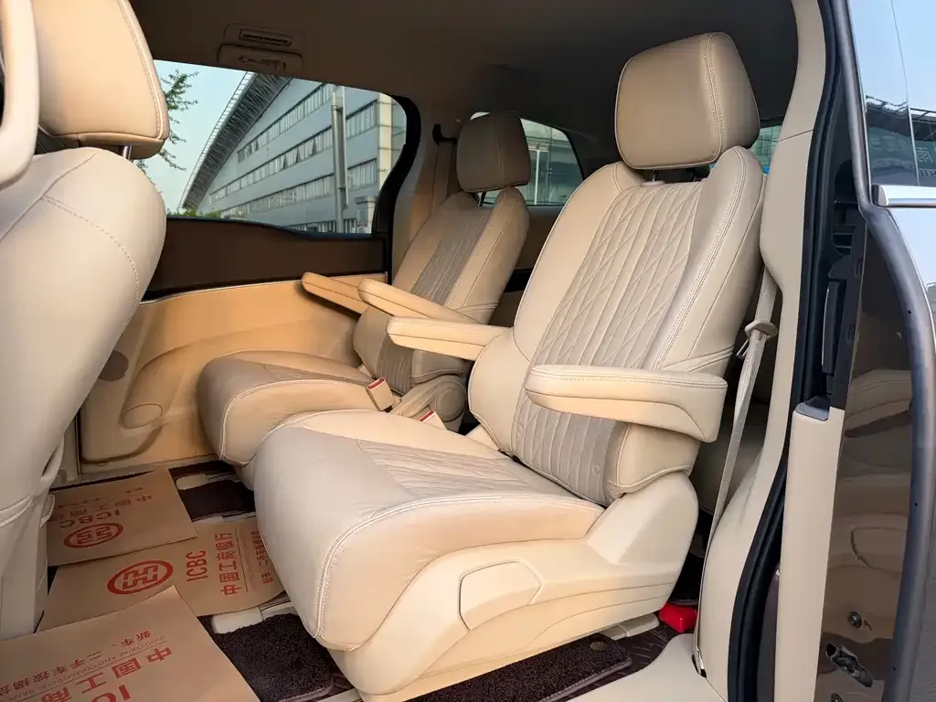 Buick GL8 2024 из CN, фото 2