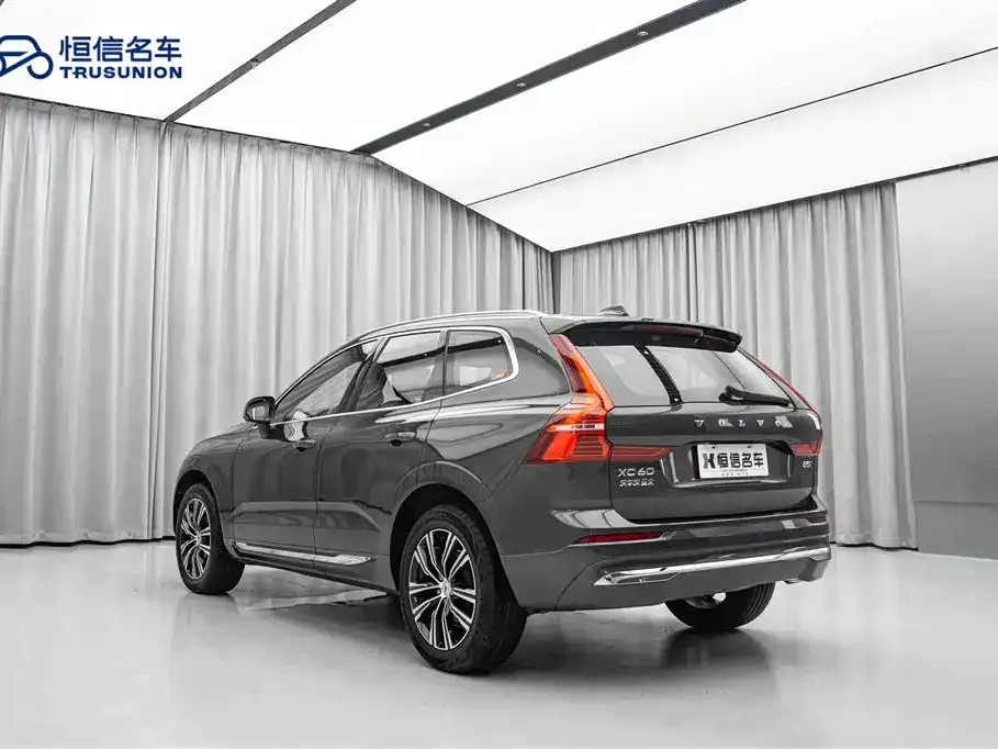 Volvo XC60 — фото 10