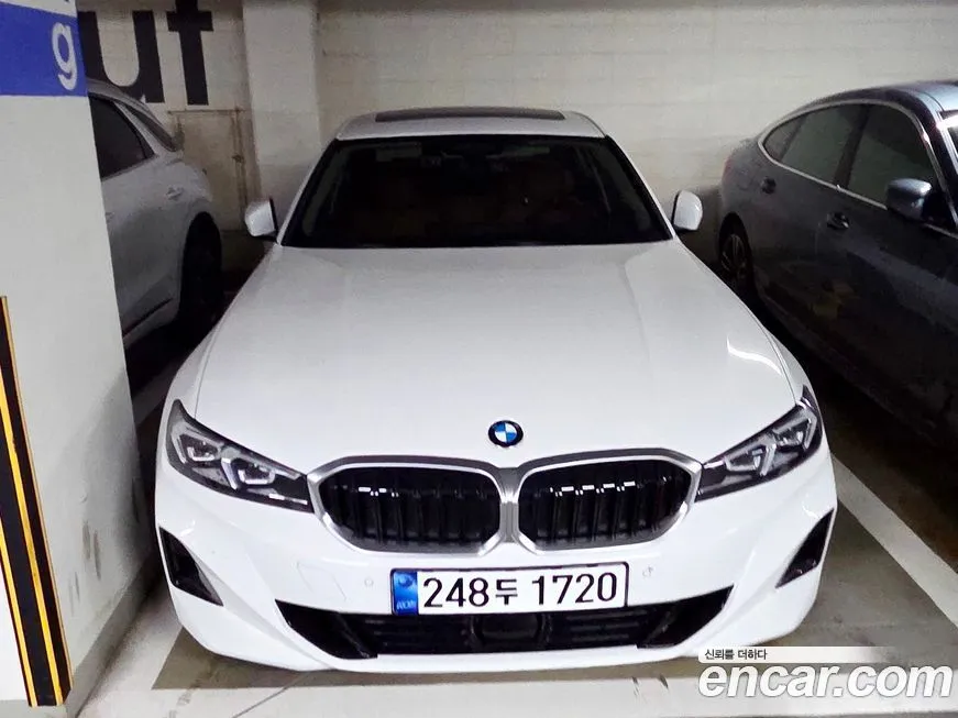 BMW 3-Series 320i Luxury 1