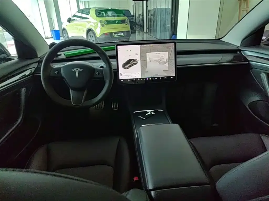 Tesla Model 3 — фото 2