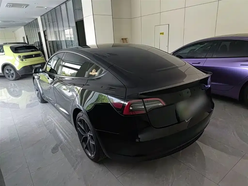 Tesla Model 3 — фото 9