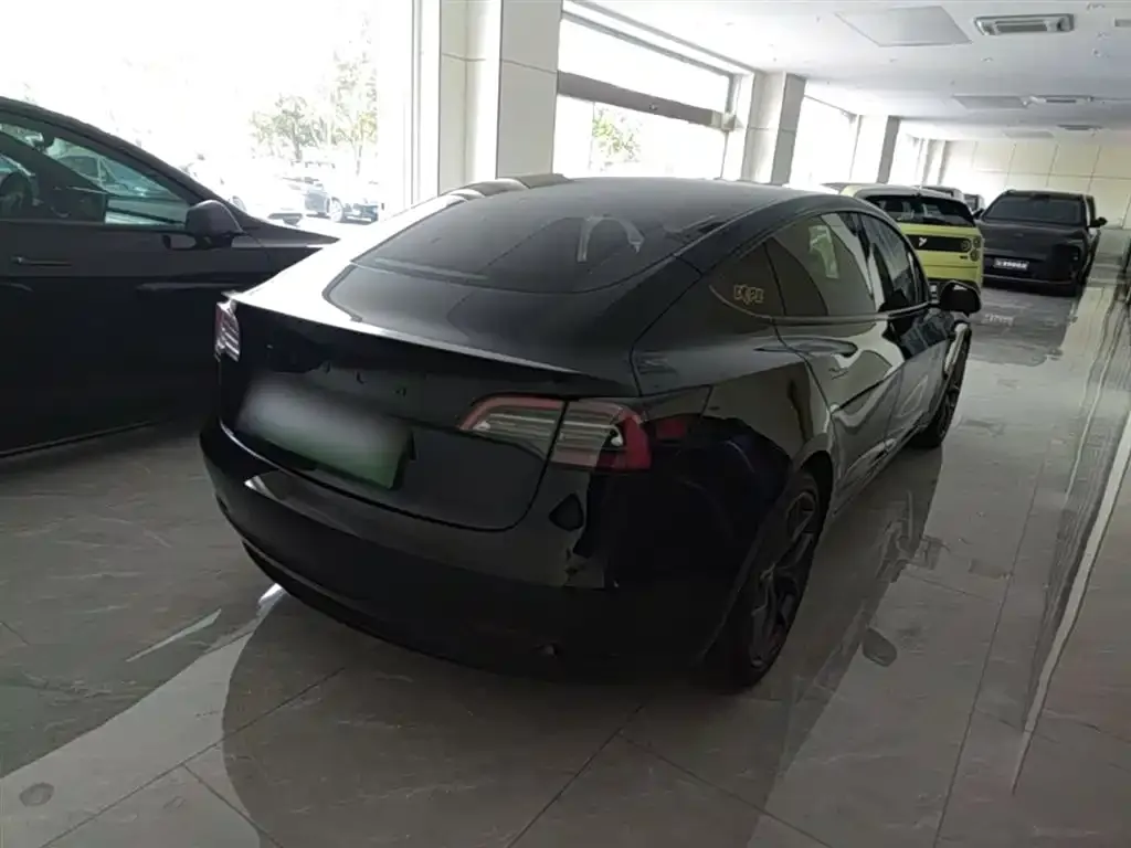 Tesla Model 3 — фото 6