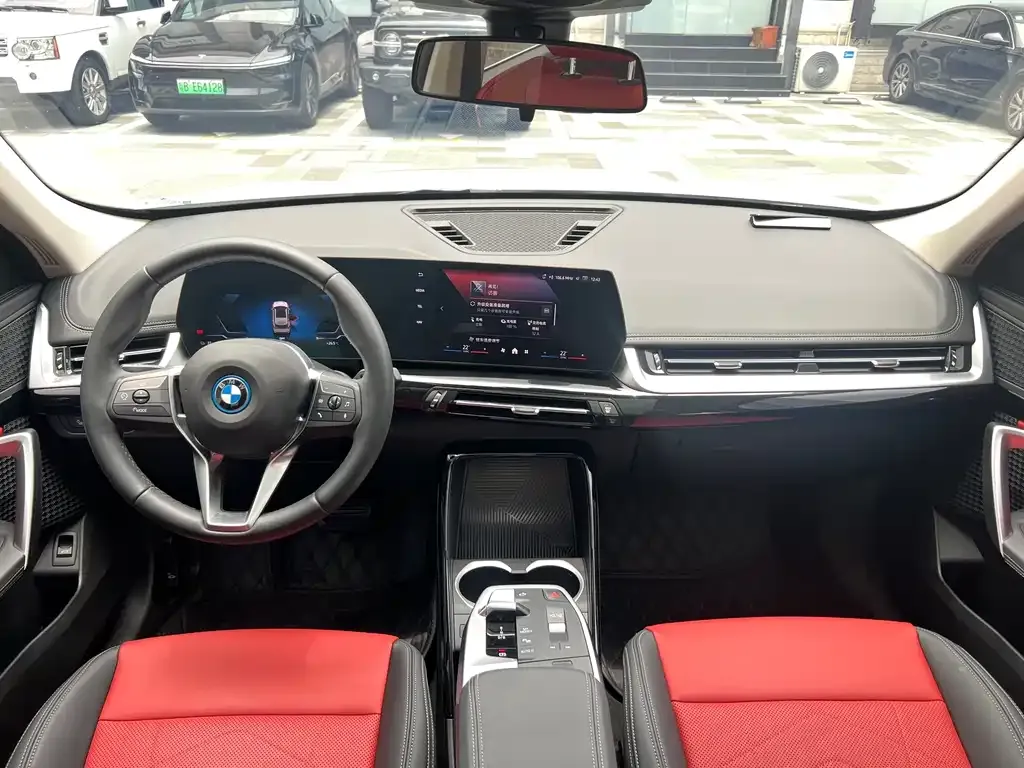 BMW iX1 2024 из CN, фото 5