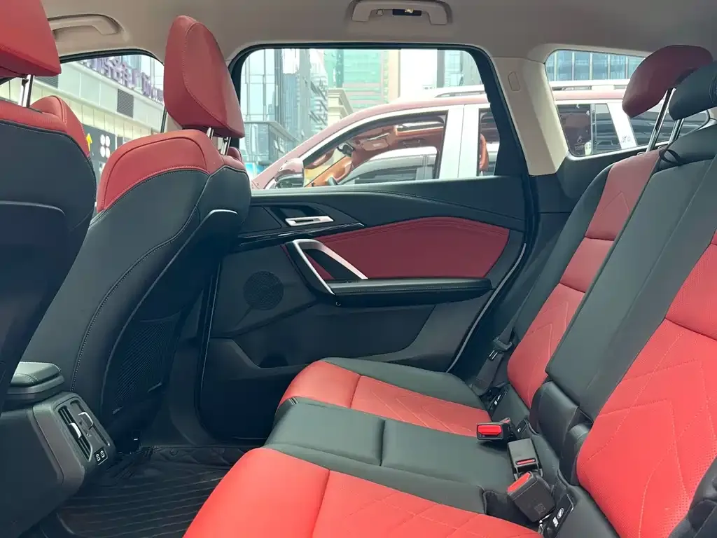 BMW iX1 2024 из CN, фото 6