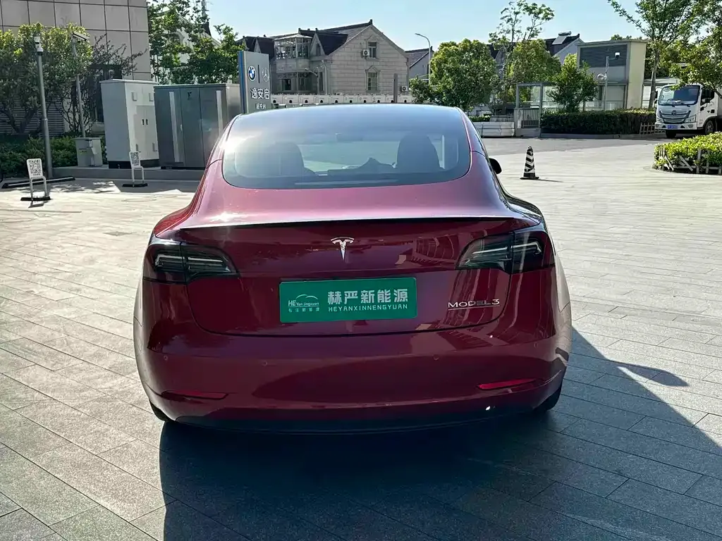 Tesla Model 3 — фото 4