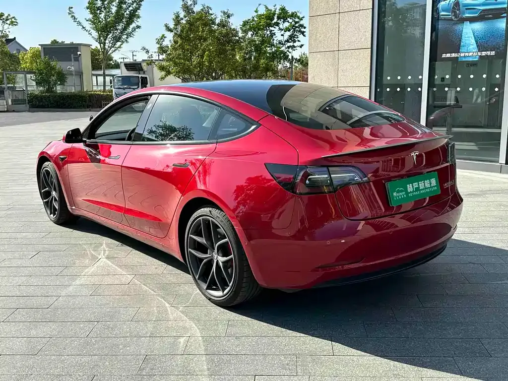Tesla Model 3 — фото 6