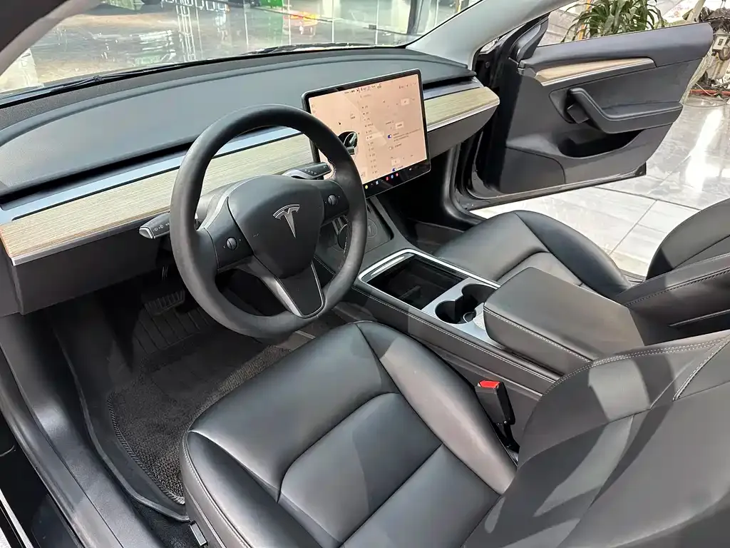 Tesla Model 3 — фото 5