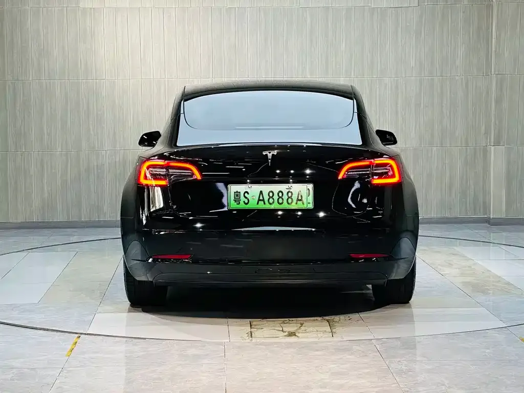 Tesla Model 3 — фото 2
