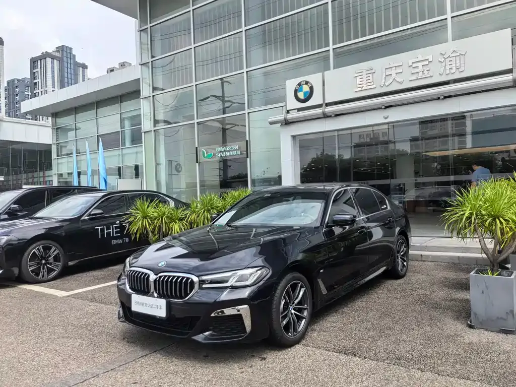 BMW 5 Series — фото 1