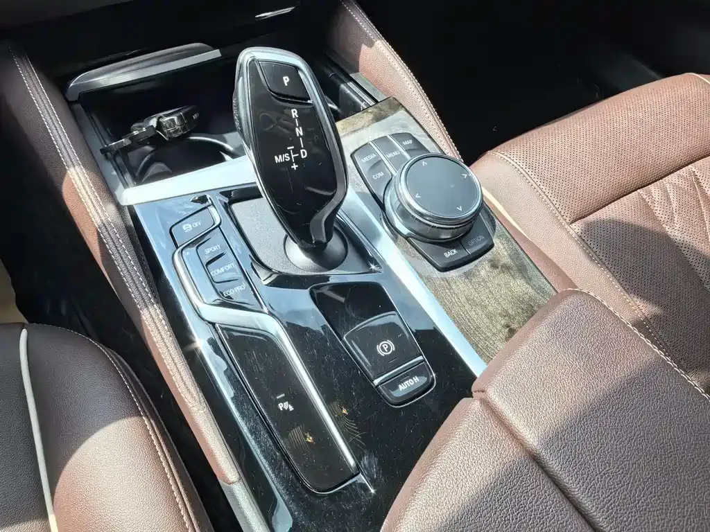 BMW 5 Series — фото 10