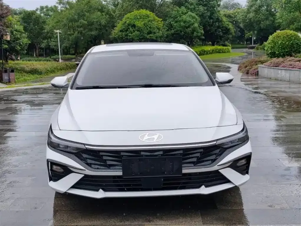 Hyundai Elantra — фото 2