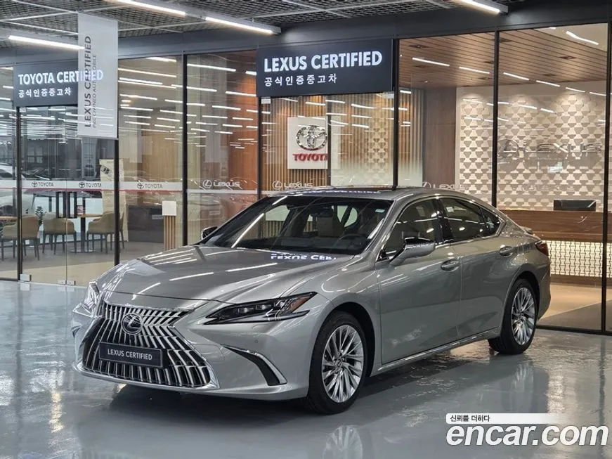 Lexus ES — фото 1