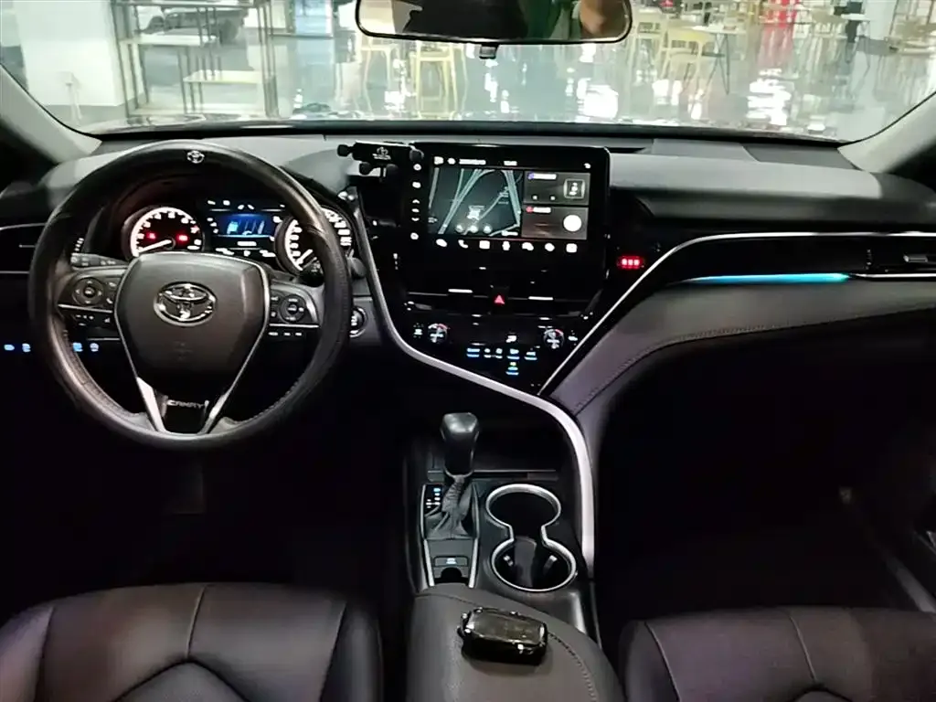 Toyota Camry — фото 6