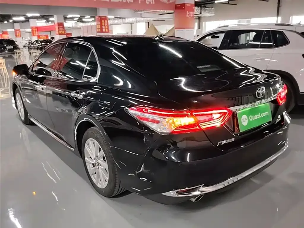 Toyota Camry — фото 9