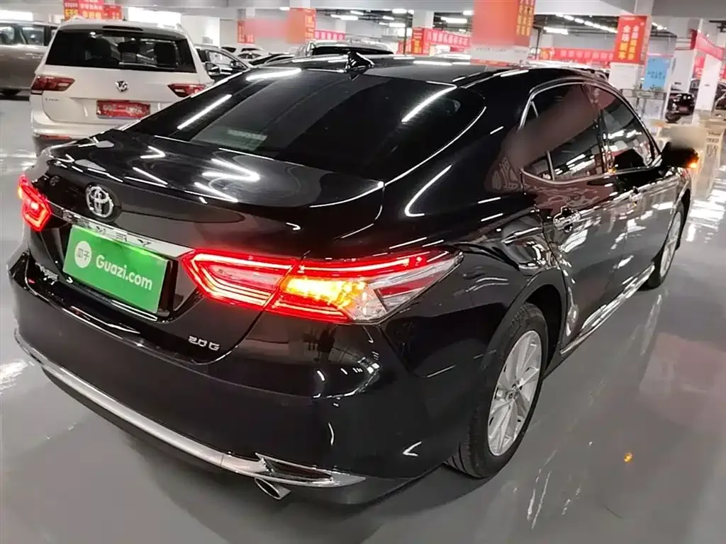 Toyota Camry — фото 3