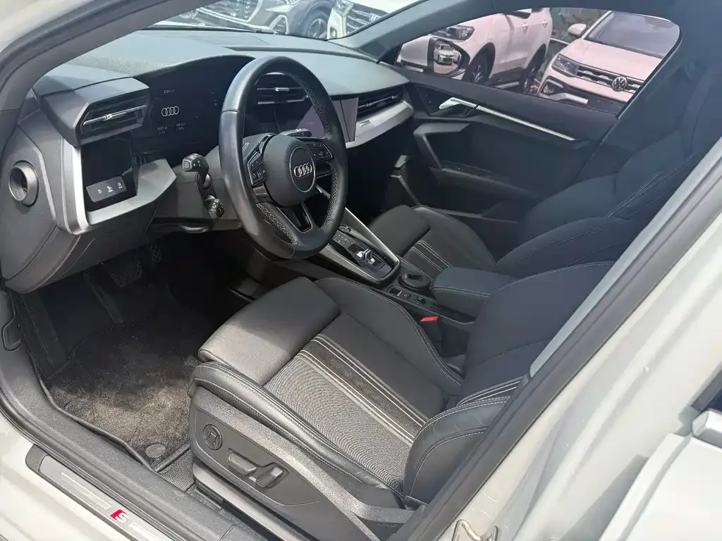 Audi A3 2023 из CN, фото 3